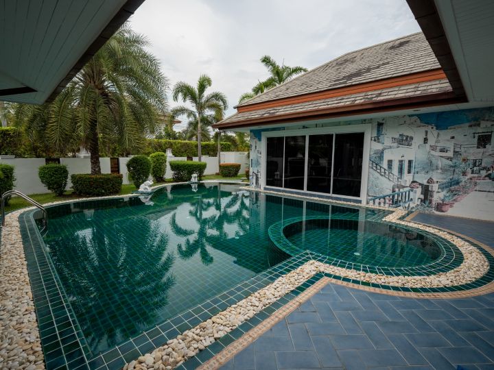 Дом с 3-мя спальнями 636м2 в Baan Dusit Lake