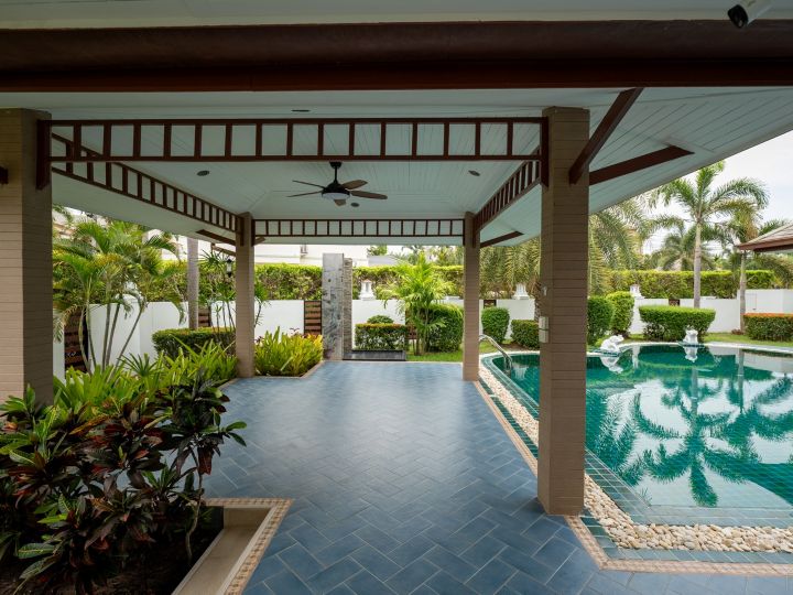Дом с 3-мя спальнями 636м2 в Baan Dusit Lake