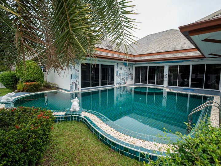 Дом с 3-мя спальнями 636м2 в Baan Dusit Lake