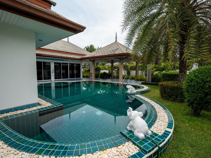 Дом с 3-мя спальнями 636м2 в Baan Dusit Lake