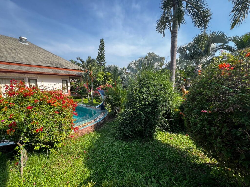 Дом с 3-мя спальнями 282м2 в Baan Dusit Lake