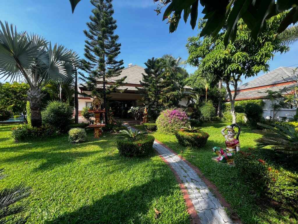 Дом с 3-мя спальнями 282м2 в Baan Dusit Lake
