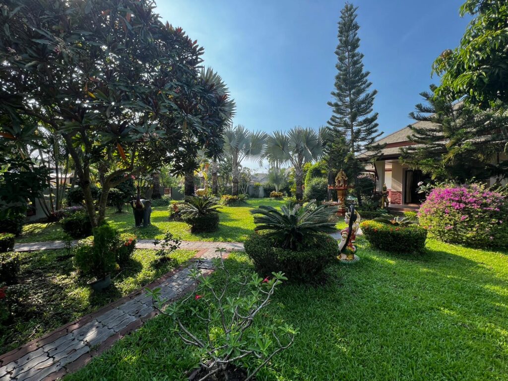 Дом с 3-мя спальнями 282м2 в Baan Dusit Lake