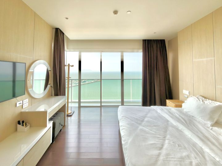 Квартира с 1-й спальней 80м2 в Movenpick White Sand Beach