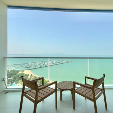 Квартира с 1-й спальней 80м2 в Movenpick White Sand Beach
