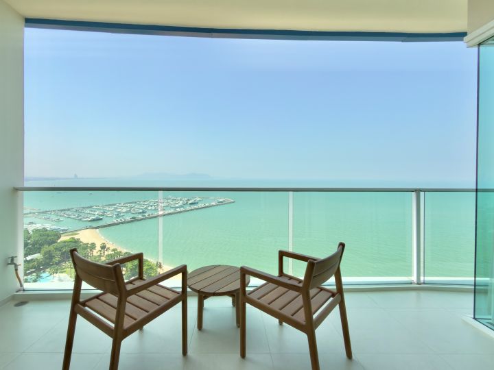 Квартира с 1-й спальней 80м2 в Movenpick White Sand Beach