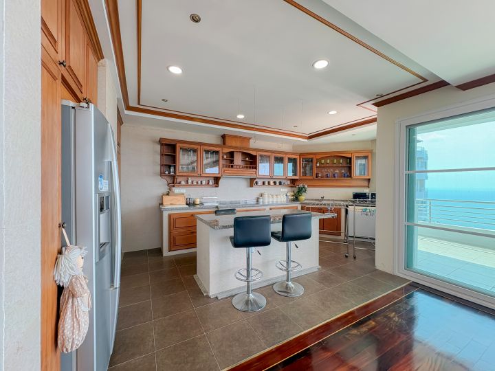 3 bedroom apartment 320m2 in Grand View Condo Pattaya
