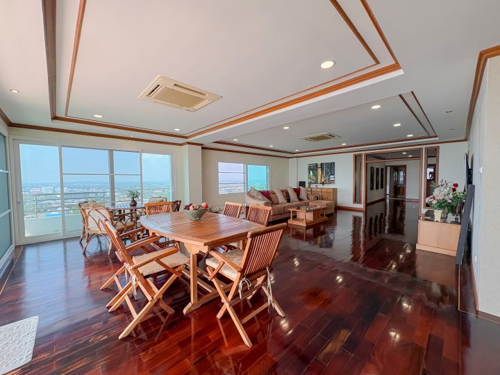 3 bedroom apartment 320m2 in Grand View Condo Pattaya