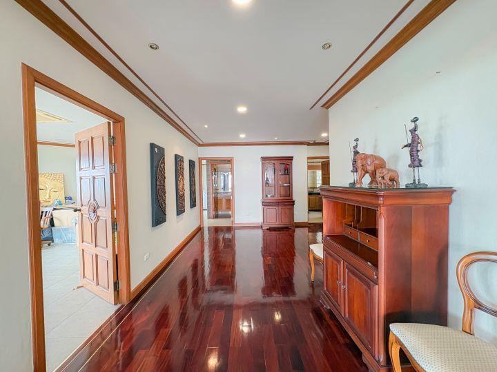 3 bedroom apartment 320m2 in Grand View Condo Pattaya