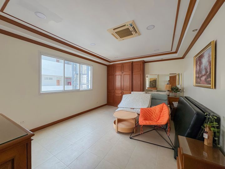 3 bedroom apartment 320m2 in Grand View Condo Pattaya