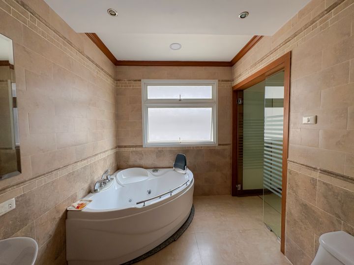 3 bedroom apartment 320m2 in Grand View Condo Pattaya