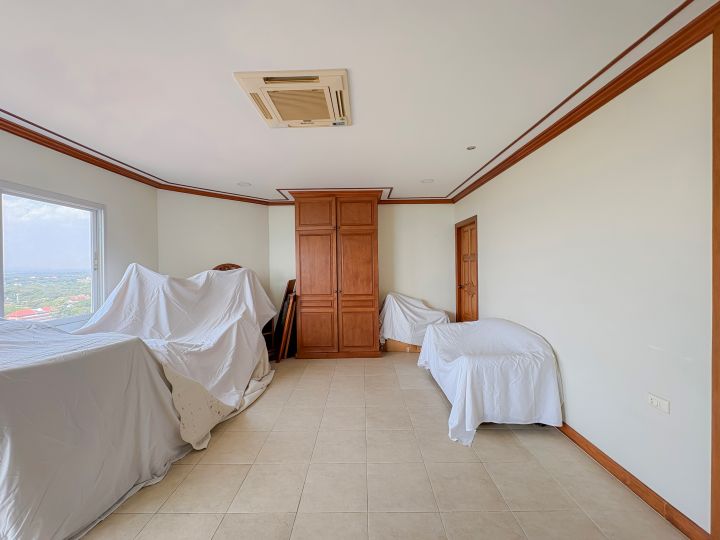 3 bedroom apartment 320m2 in Grand View Condo Pattaya