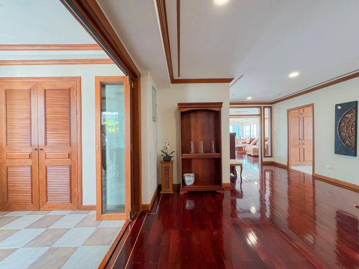 3 bedroom apartment 320m2 in Grand View Condo Pattaya