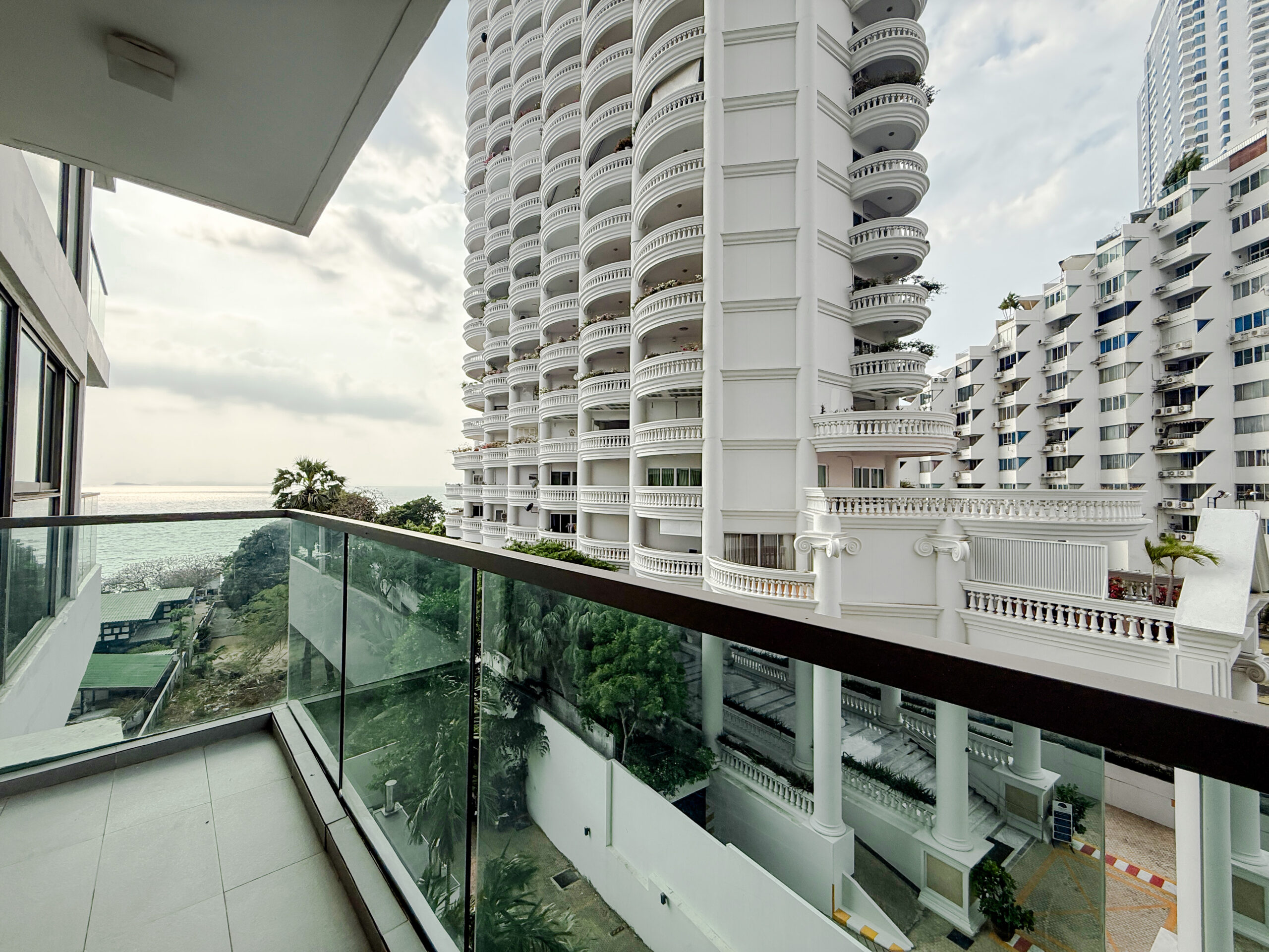 Studio 43m2 in Wongamat Tower Condo