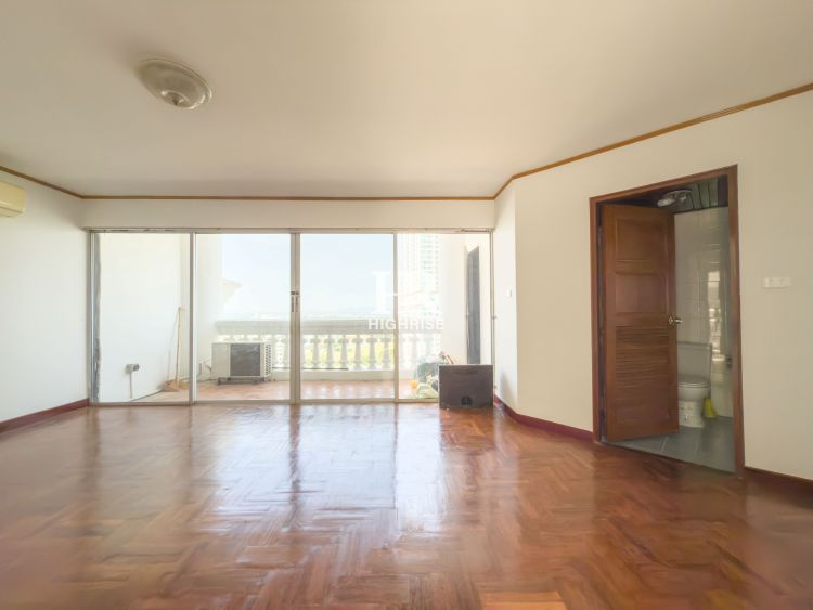 1 bedroom 83m2 in Park Beach Condo