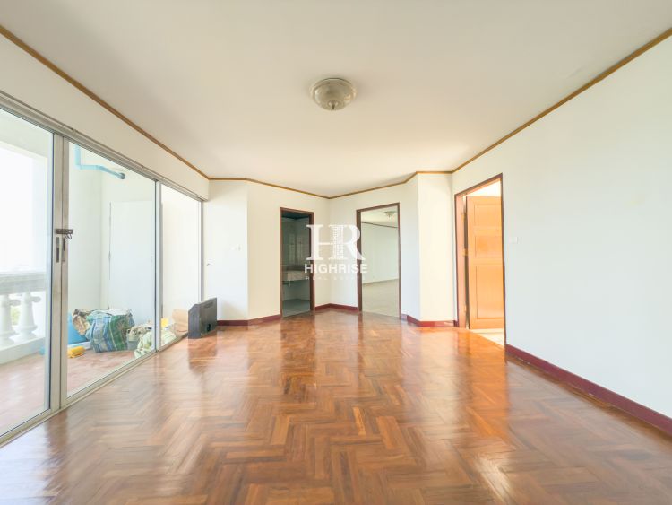 1 bedroom 83m2 in Park Beach Condo