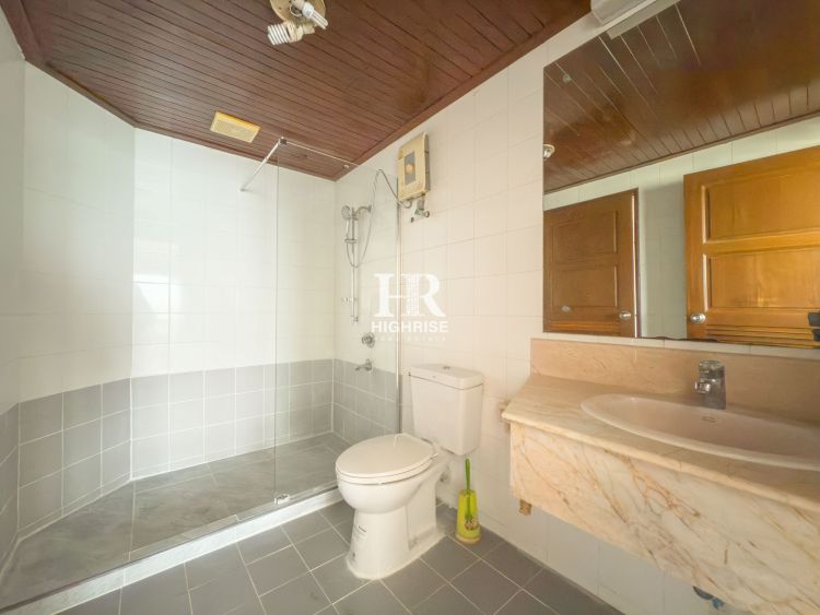 1 bedroom 83m2 in Park Beach Condo