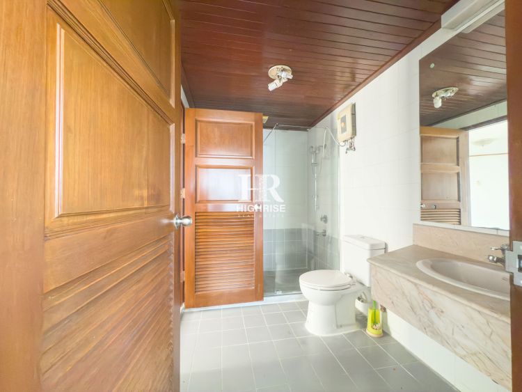 1 bedroom 83m2 in Park Beach Condo