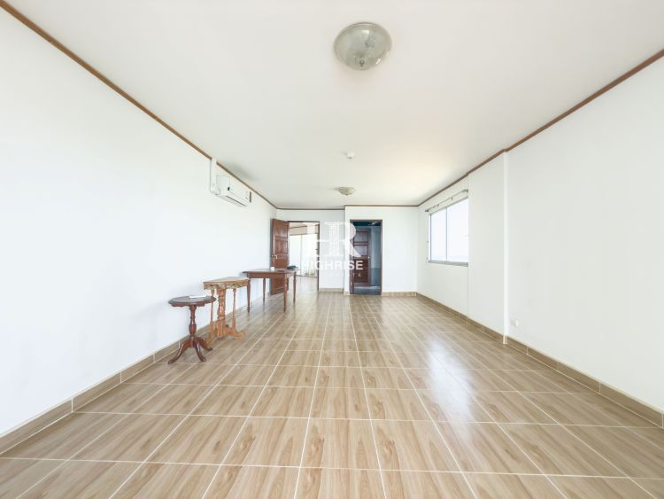 1 bedroom 83m2 in Park Beach Condo