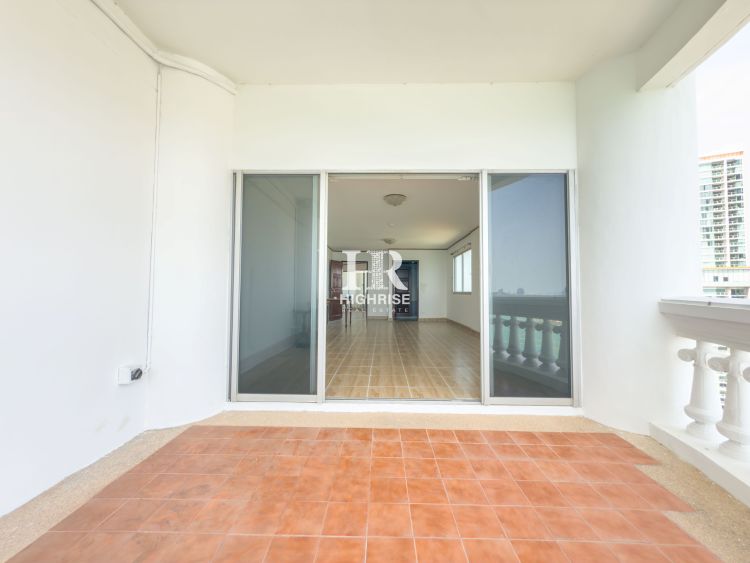 1 bedroom 83m2 in Park Beach Condo