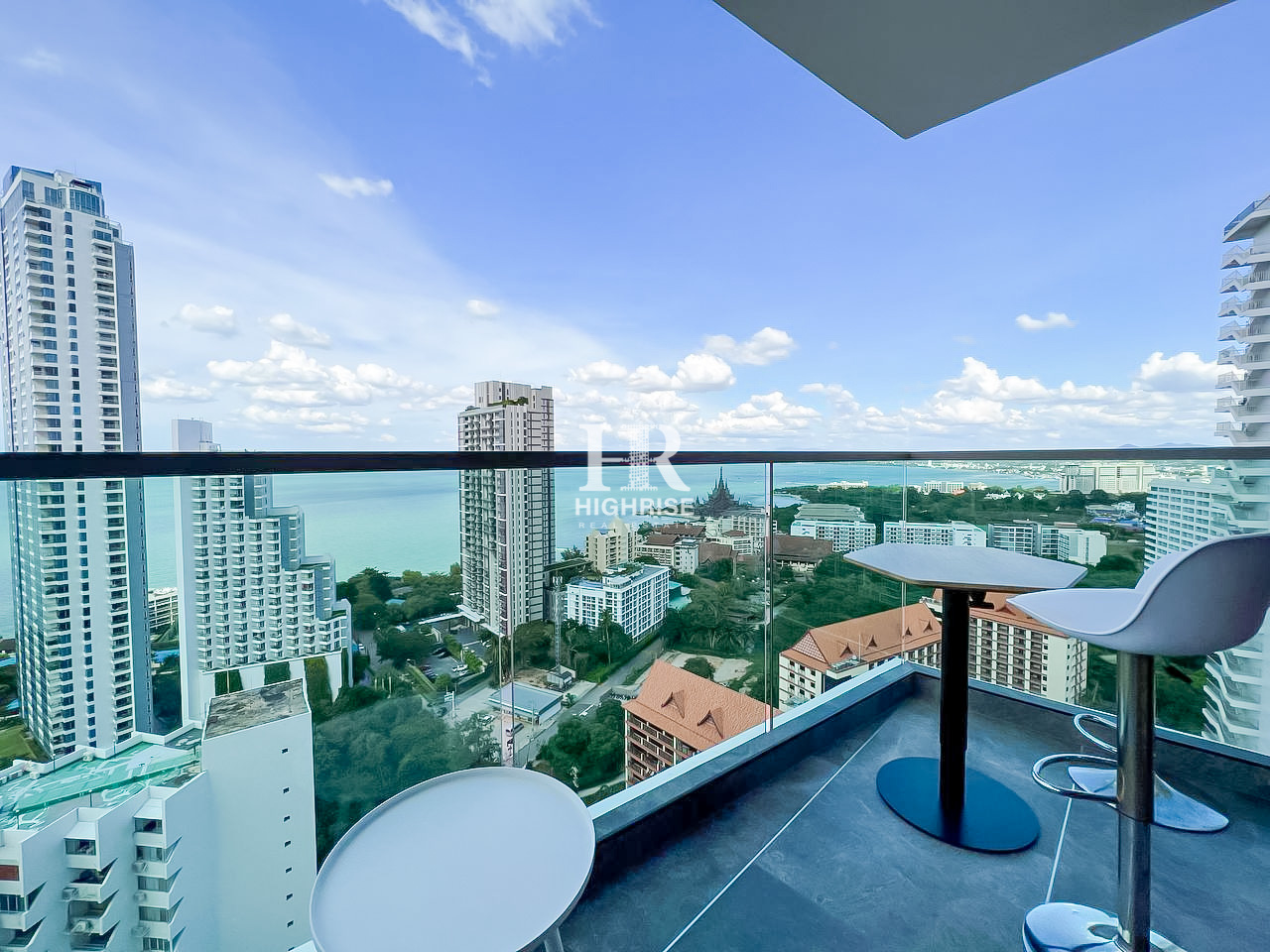 Квартира с 1-й спальней 47м2 в Wongamat Tower Condo