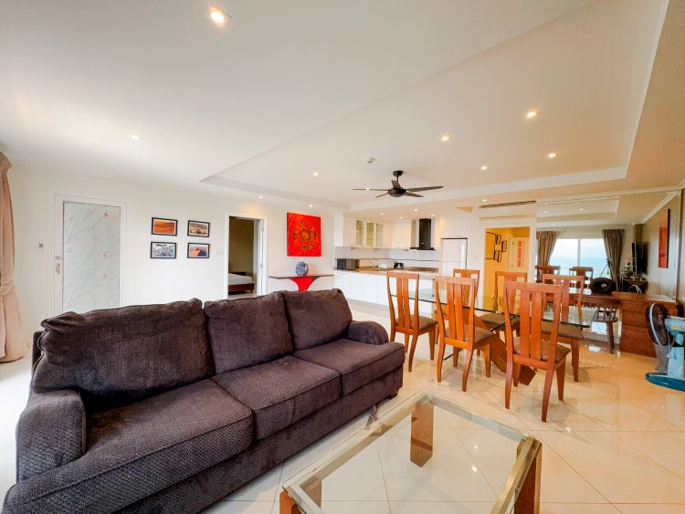 2 bedroom 142m2 in Wongamat Residence Condominium