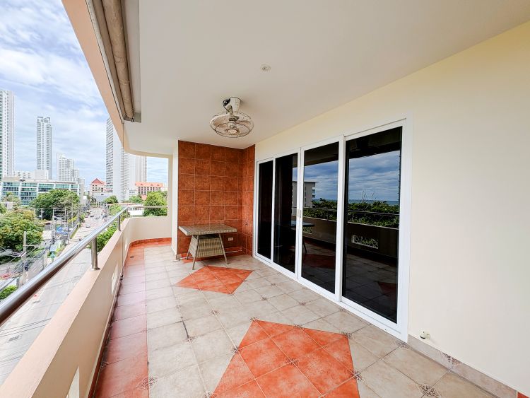 2 bedroom 142m2 in Wongamat Residence Condominium