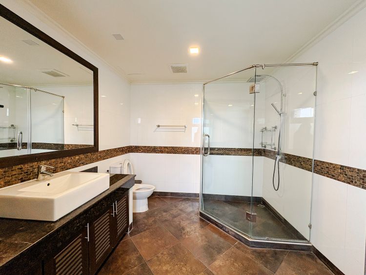 2 bedroom 142m2 in Wongamat Residence Condominium